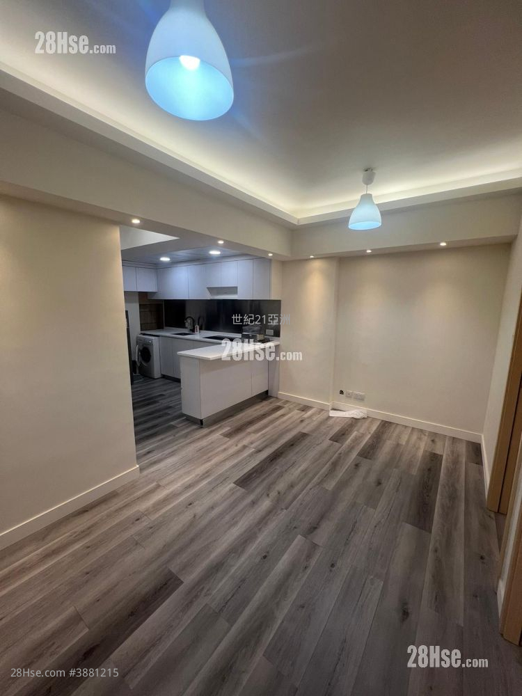 Hennessy Road Court Rental 2 Bedrooms , 1 Bathroom 369 ft² ( 34.3 m² )