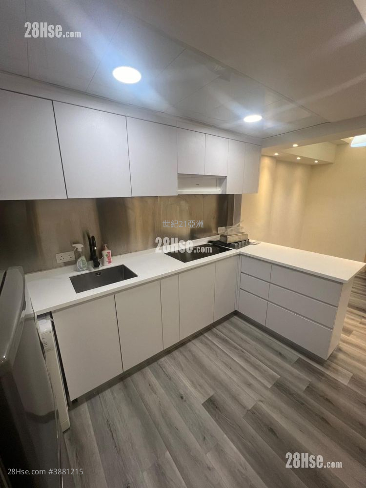 Hennessy Road Court Rental 2 Bedrooms , 1 Bathroom 369 ft² ( 34.3 m² )