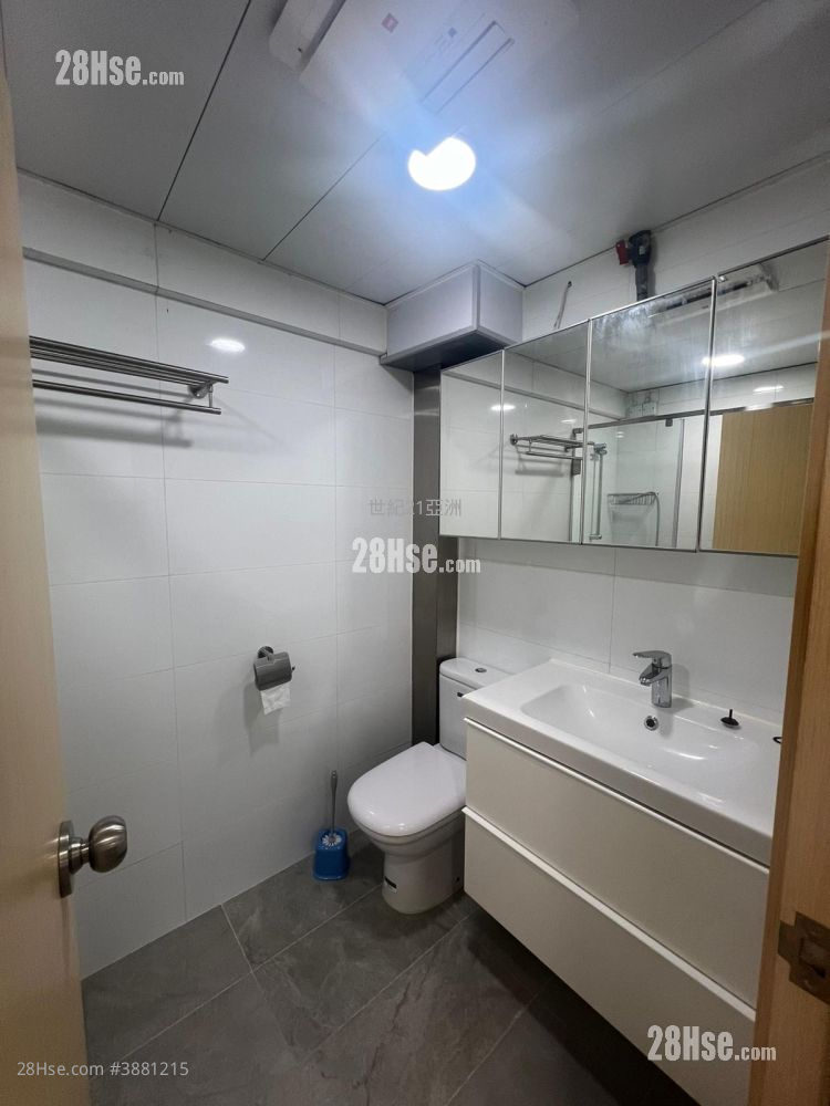 Hennessy Road Court Rental 2 Bedrooms , 1 Bathroom 369 ft² ( 34.3 m² )