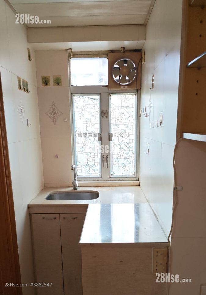 Ting Hing Building Rental Studio , 1 Bathroom 281 ft² ( 26.1 m² )