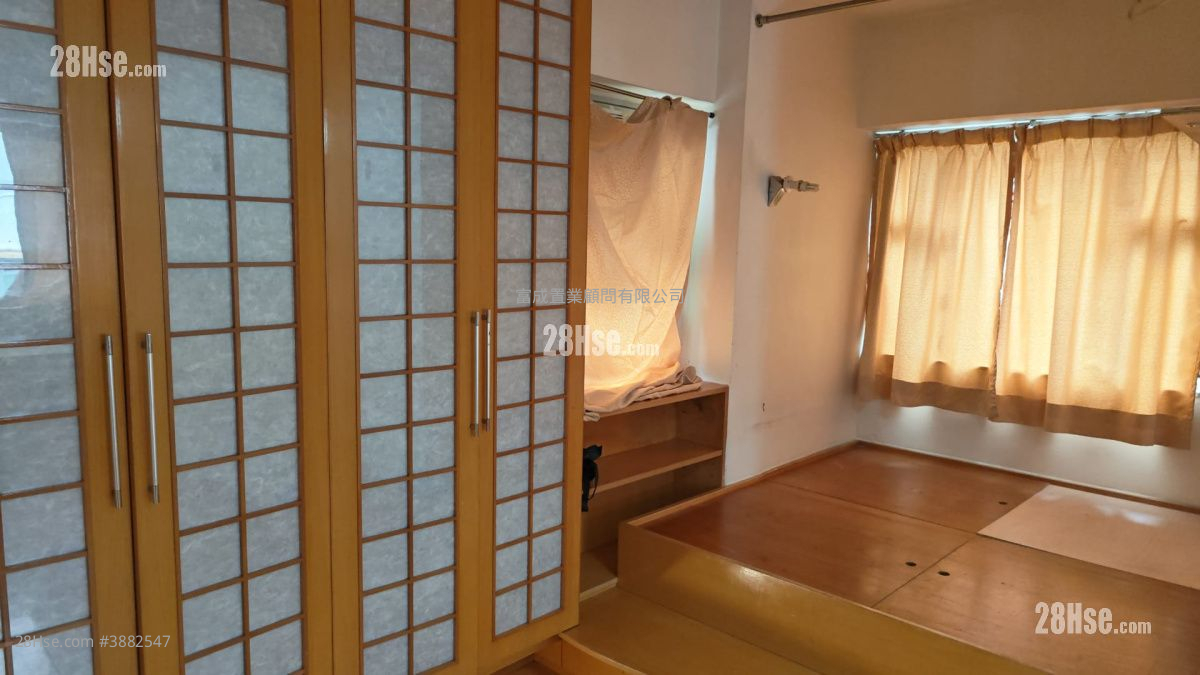 Ting Hing Building Rental Studio , 1 Bathroom 281 ft² ( 26.1 m² )
