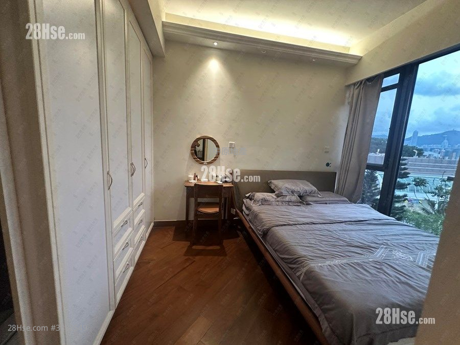 Ultima Rental 4 Bedrooms , 4 Bathrooms 1,170 ft² ( 108.7 m² )