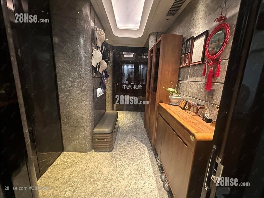 Ultima Rental 4 Bedrooms , 4 Bathrooms 1,170 ft² ( 108.7 m² )
