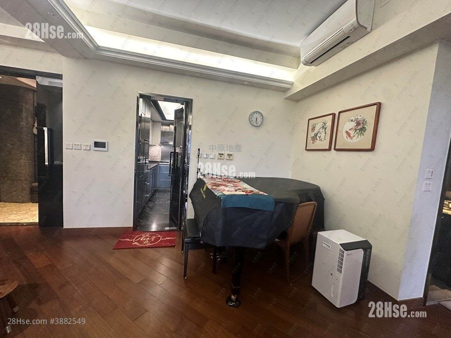 Ultima Rental 4 Bedrooms , 4 Bathrooms 1,170 ft² ( 108.7 m² )