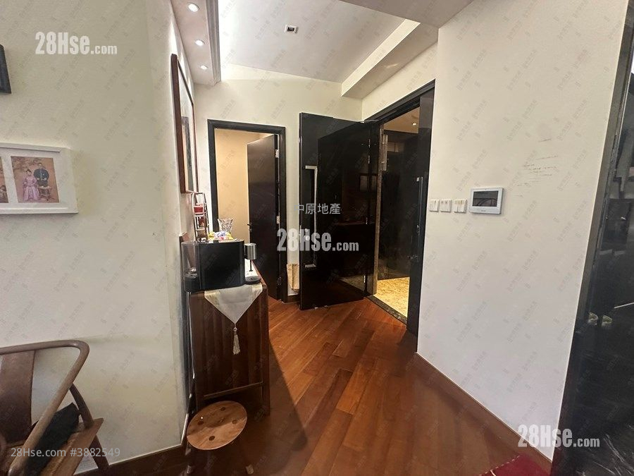 Ultima Rental 4 Bedrooms , 4 Bathrooms 1,170 ft² ( 108.7 m² )