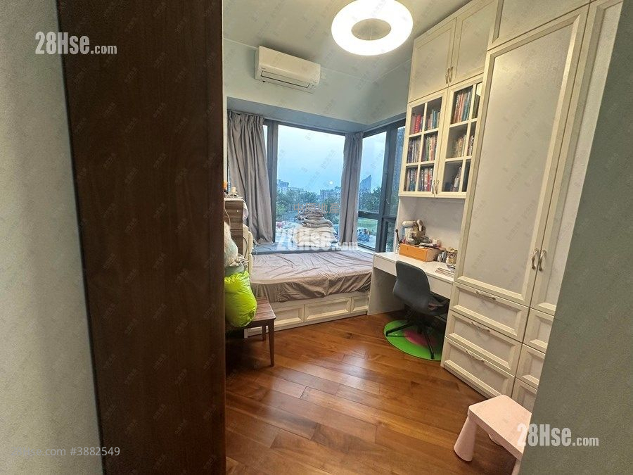 Ultima Rental 4 Bedrooms , 4 Bathrooms 1,170 ft² ( 108.7 m² )