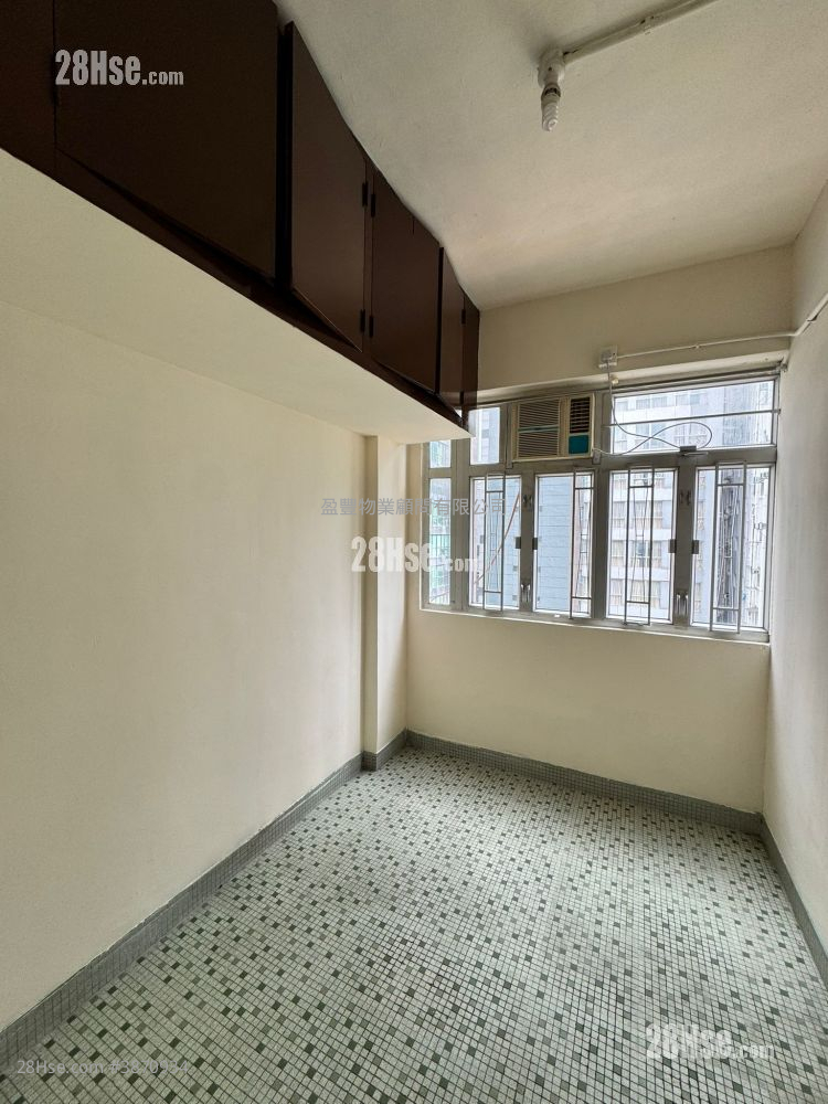 Hennessy Road Court Sell 2 Bedrooms , 1 Bathroom 366 ft² ( 34.0 m² )