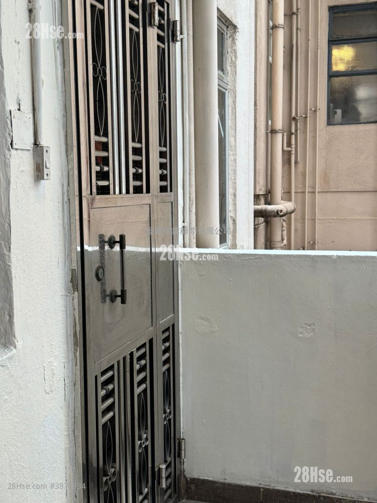 Hennessy Road Court Sell 2 Bedrooms , 1 Bathroom 366 ft² ( 34.0 m² )