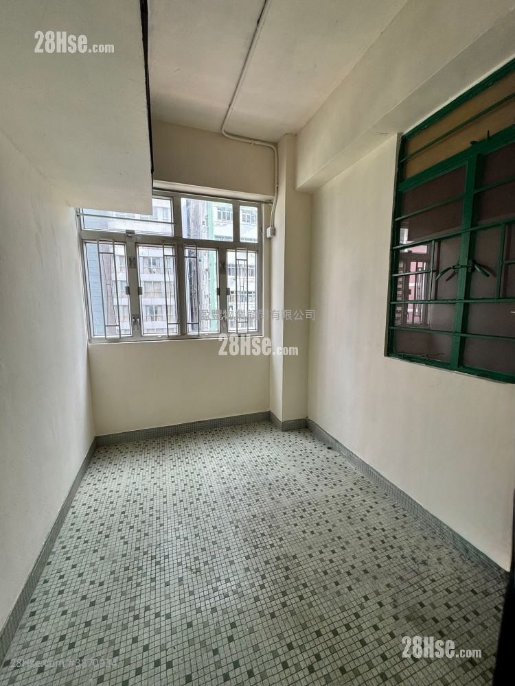 Hennessy Road Court Sell 2 Bedrooms , 1 Bathroom 366 ft² ( 34.0 m² )