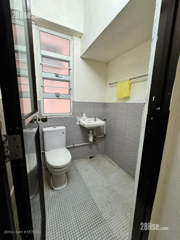 Hennessy Road Court Sell 2 Bedrooms , 1 Bathroom 366 ft² ( 34.0 m² )