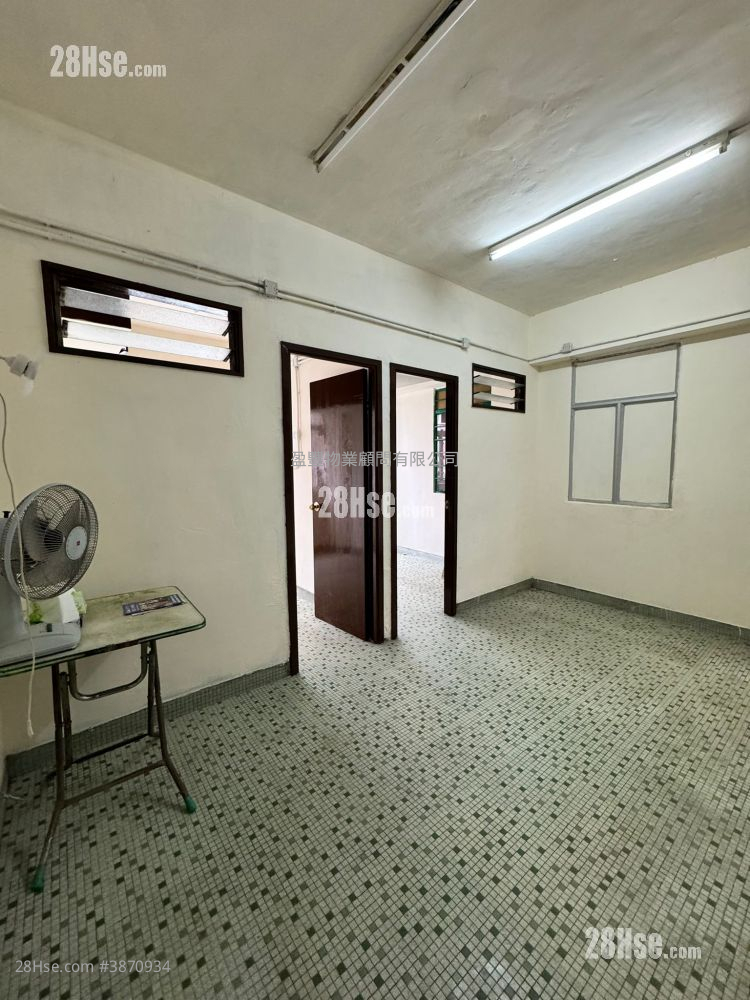 Hennessy Road Court Sell 2 Bedrooms , 1 Bathroom 366 ft² ( 34.0 m² )
