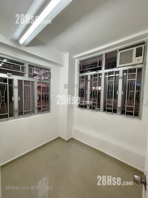 United Building Sell 2 Bedrooms , 1 Bathroom 278 ft² ( 25.8 m² )