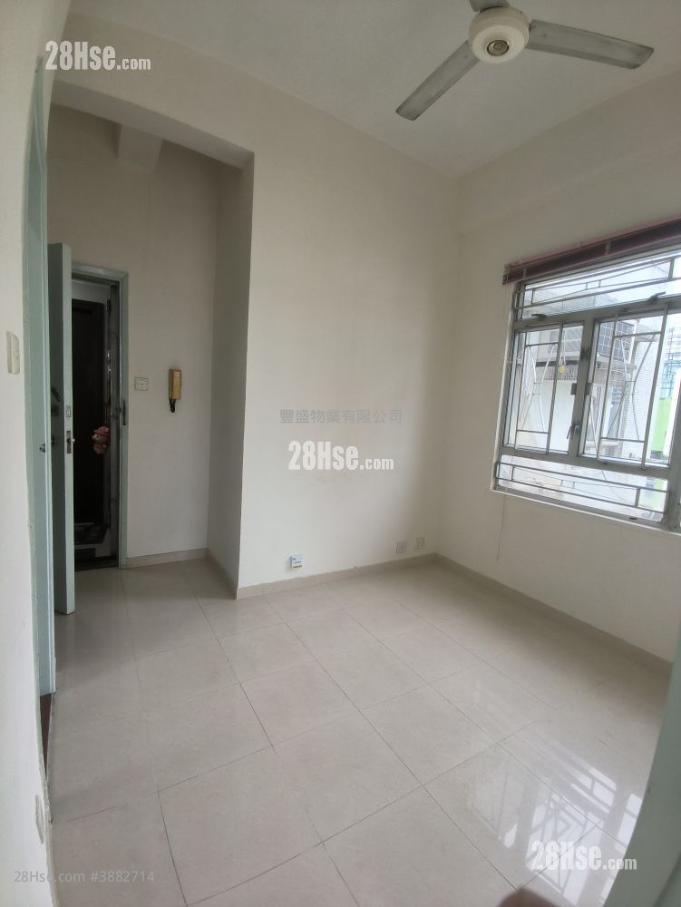 Hing Lung Building Rental 2 Bedrooms , 1 Bathroom 258 ft² ( 24.0 m² )