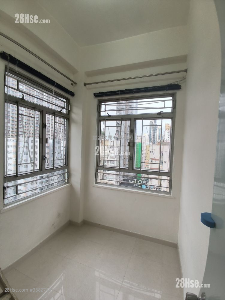Hing Lung Building Rental 2 Bedrooms , 1 Bathroom 258 ft² ( 24.0 m² )