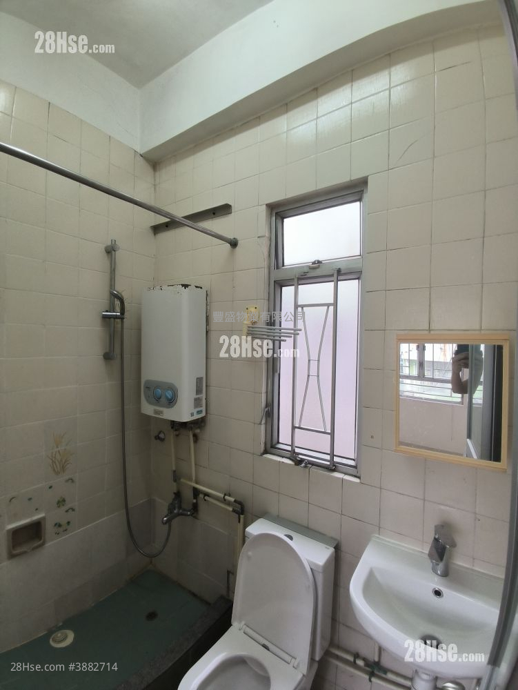 Hing Lung Building Rental 2 Bedrooms , 1 Bathroom 258 ft² ( 24.0 m² )