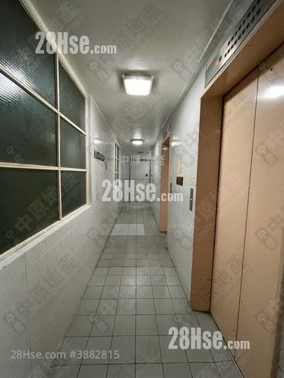 Tsuen Kam Centre Rental 2 Bedrooms , 1 Bathroom 378 ft² ( 35.1 m² )