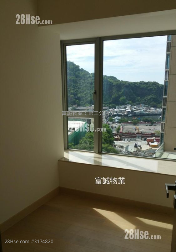 Peninsula East Rental 4 Bedrooms , 3 Bathrooms 999 ft² ( 92.8 m² )