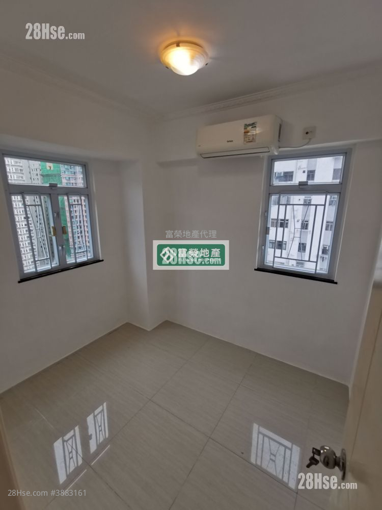 Wai Fat Building Sell 2 Bedrooms , 1 Bathroom 259 ft² ( 24.1 m² )