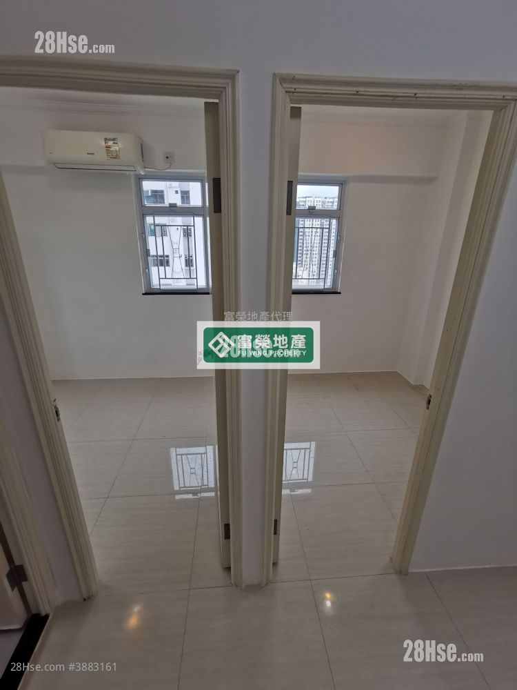 Wai Fat Building Sell 2 Bedrooms , 1 Bathroom 259 ft² ( 24.1 m² )