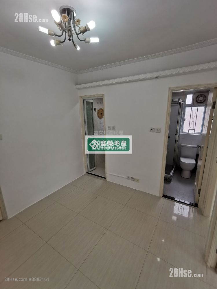 Wai Fat Building Sell 2 Bedrooms , 1 Bathroom 259 ft² ( 24.1 m² )
