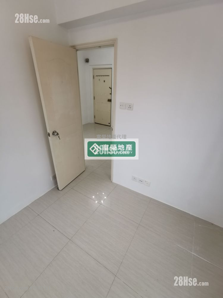 Wai Fat Building Sell 2 Bedrooms , 1 Bathroom 259 ft² ( 24.1 m² )