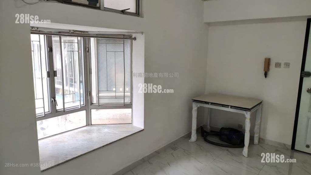 Greenfield Garden Rental 2 Bedrooms , 1 Bathroom 383 ft² ( 35.6 m² )