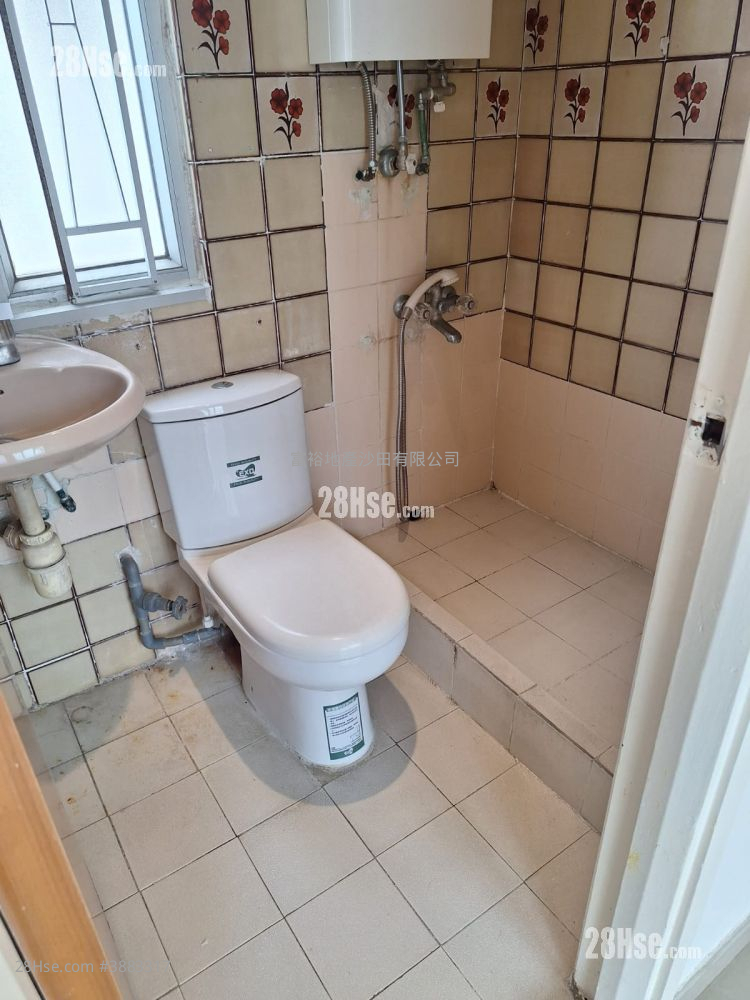 Golden Lion Garden Rental 1 Bedroom , 1 Bathroom 260 ft² ( 24.2 m² )