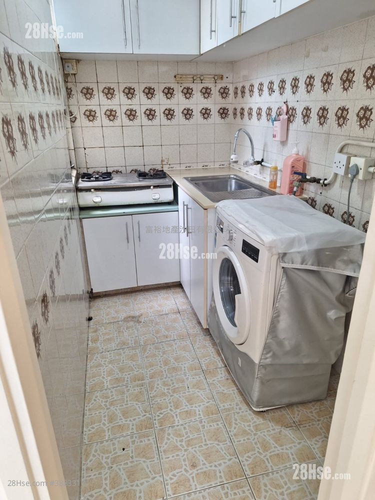 Golden Lion Garden Rental 1 Bedroom , 1 Bathroom 260 ft² ( 24.2 m² )