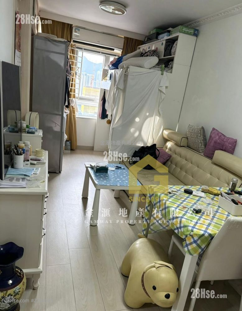 Choi Hing Court Sell 1 Bedroom , 1 Bathroom 389 ft² ( 36.1 m² )