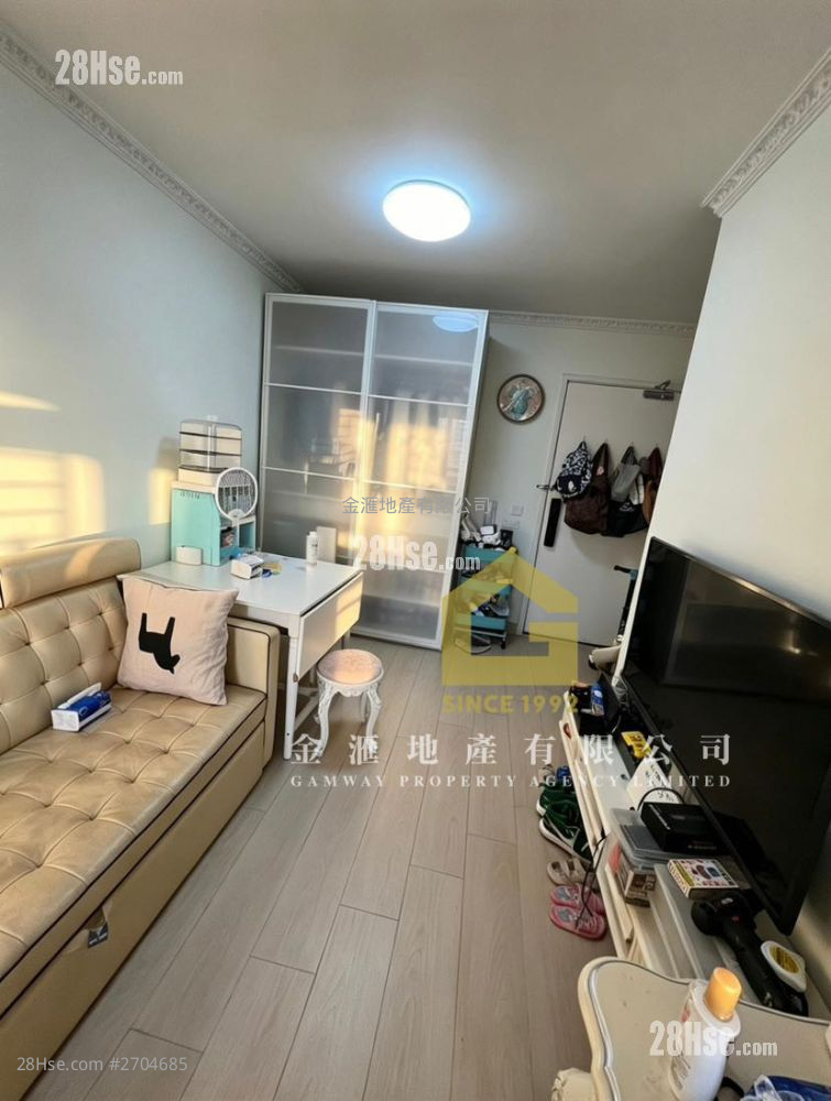 Choi Hing Court Sell 1 Bedroom , 1 Bathroom 389 ft² ( 36.1 m² )