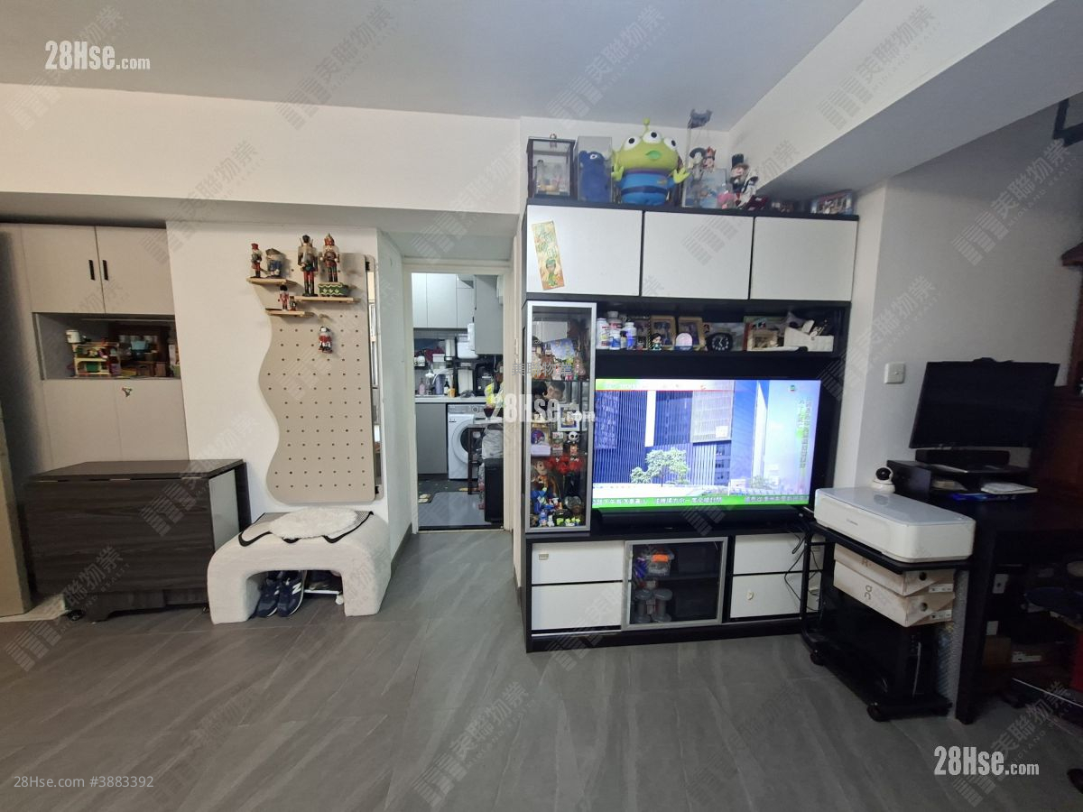 Merlin Court Sell 3 Bedrooms 685 ft² ( 63.6 m² )