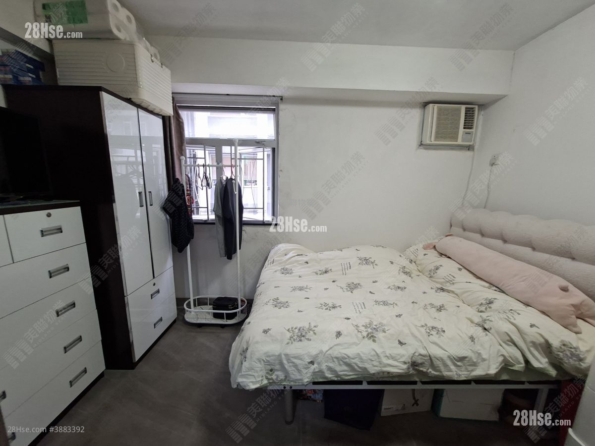 Merlin Court Sell 3 Bedrooms 685 ft² ( 63.6 m² )