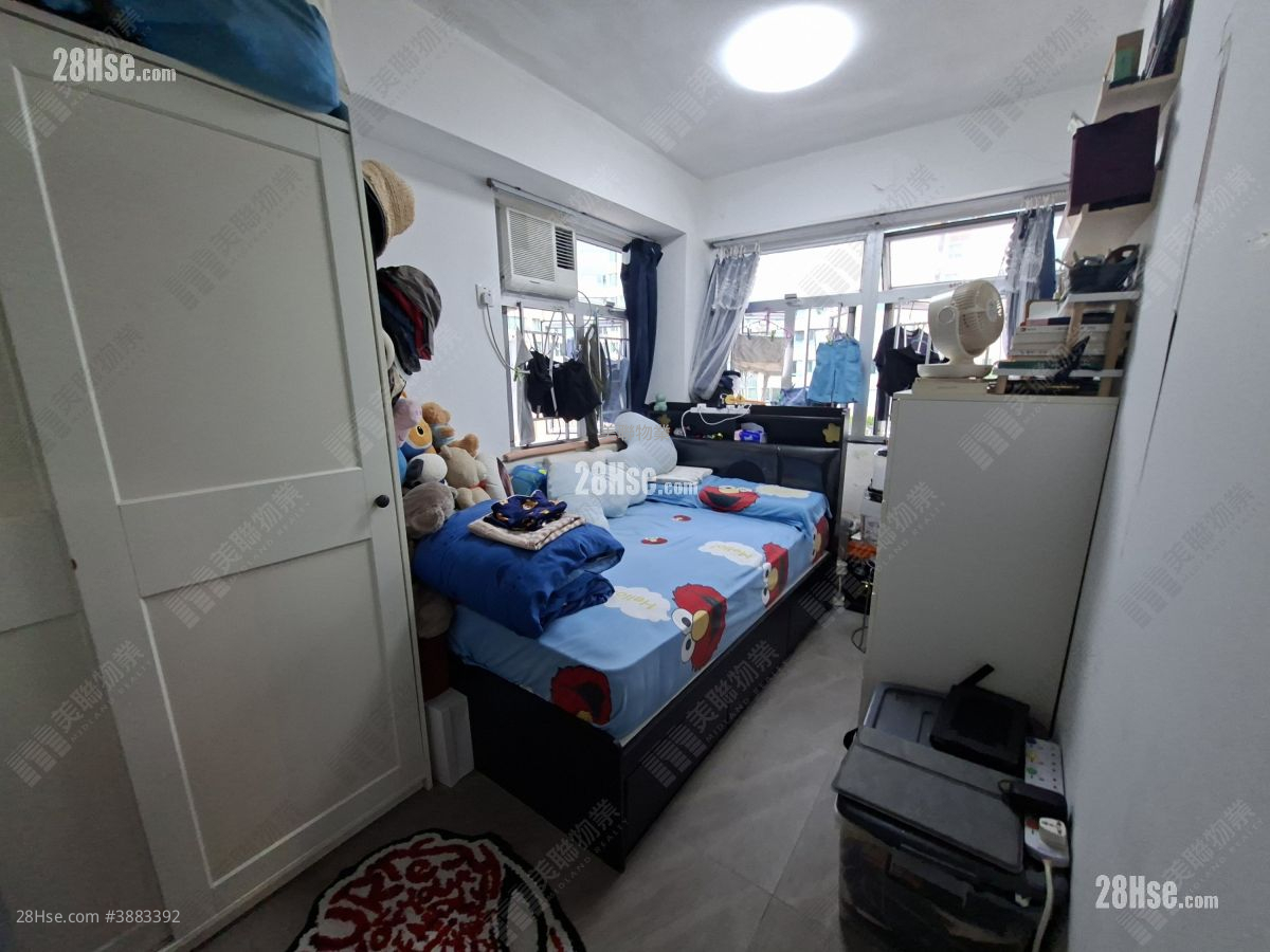 Merlin Court Sell 3 Bedrooms 685 ft² ( 63.6 m² )