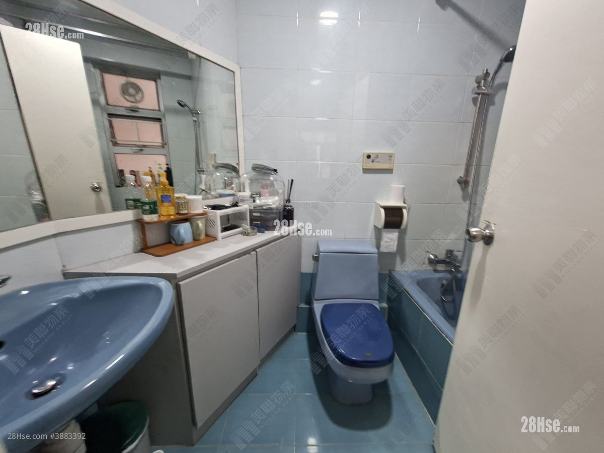 Merlin Court Sell 3 Bedrooms 685 ft² ( 63.6 m² )