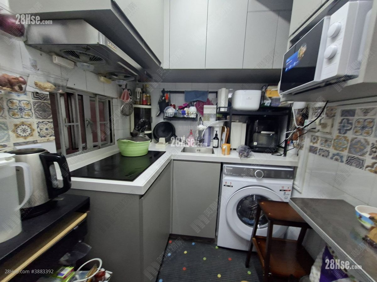Merlin Court Sell 3 Bedrooms 685 ft² ( 63.6 m² )