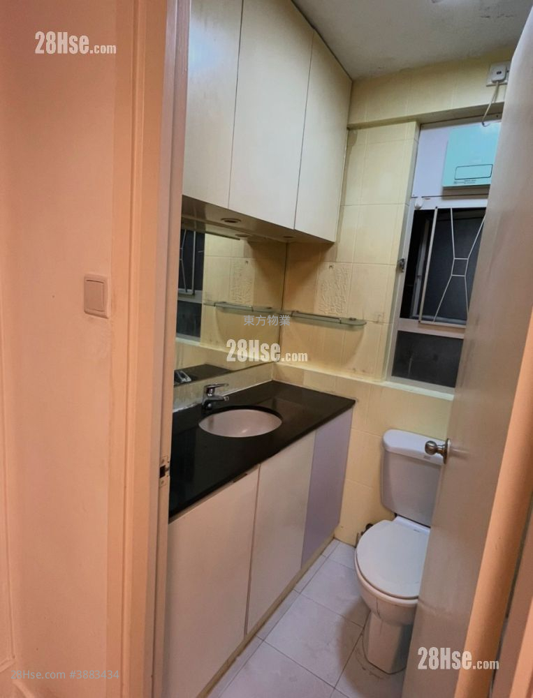Bedford Gardens Rental 3 Bedrooms , 1 Bathroom 606 ft² ( 56.3 m² )