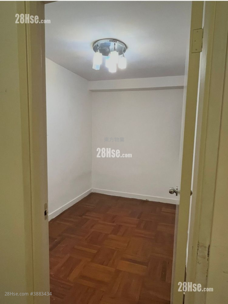 Bedford Gardens Rental 3 Bedrooms , 1 Bathroom 606 ft² ( 56.3 m² )