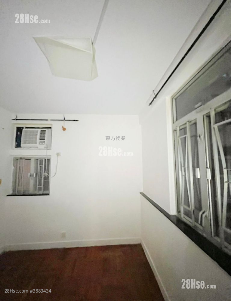 Bedford Gardens Rental 3 Bedrooms , 1 Bathroom 606 ft² ( 56.3 m² )