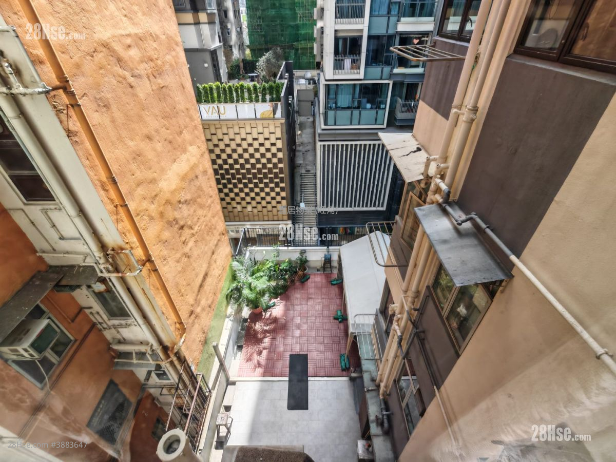 Kam Bit Building Rental 2 Bedrooms , 1 Bathroom 324 ft² ( 30.1 m² )
