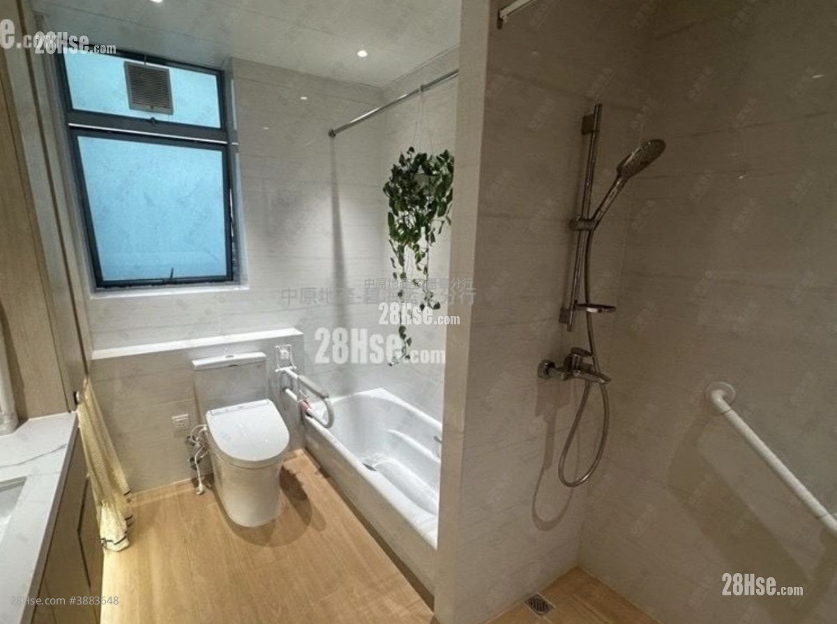 Manhattan Hill Sell 4 Bedrooms 1,361 ft² ( 126.4 m² )