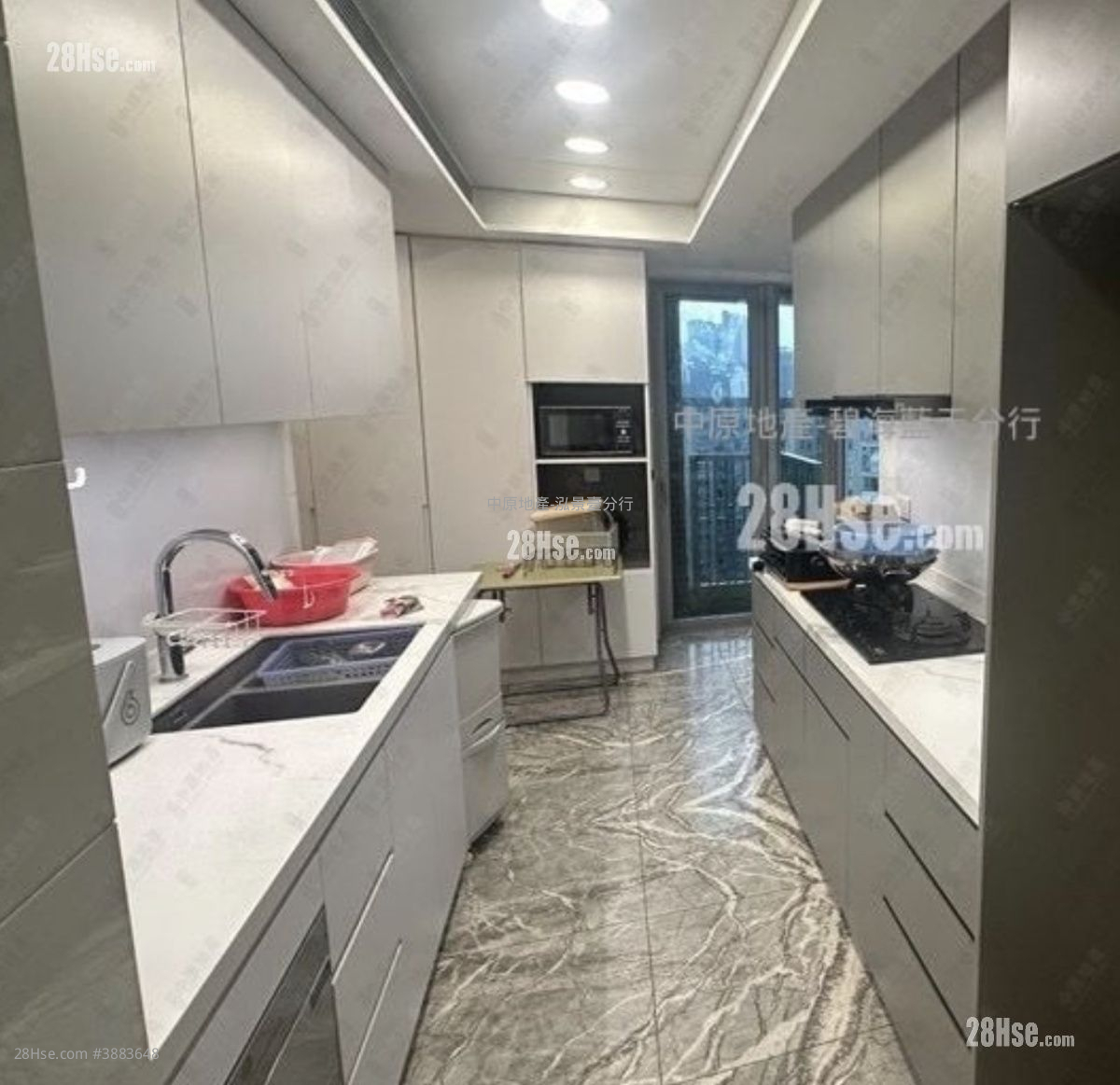 Manhattan Hill Sell 4 Bedrooms 1,361 ft² ( 126.4 m² )