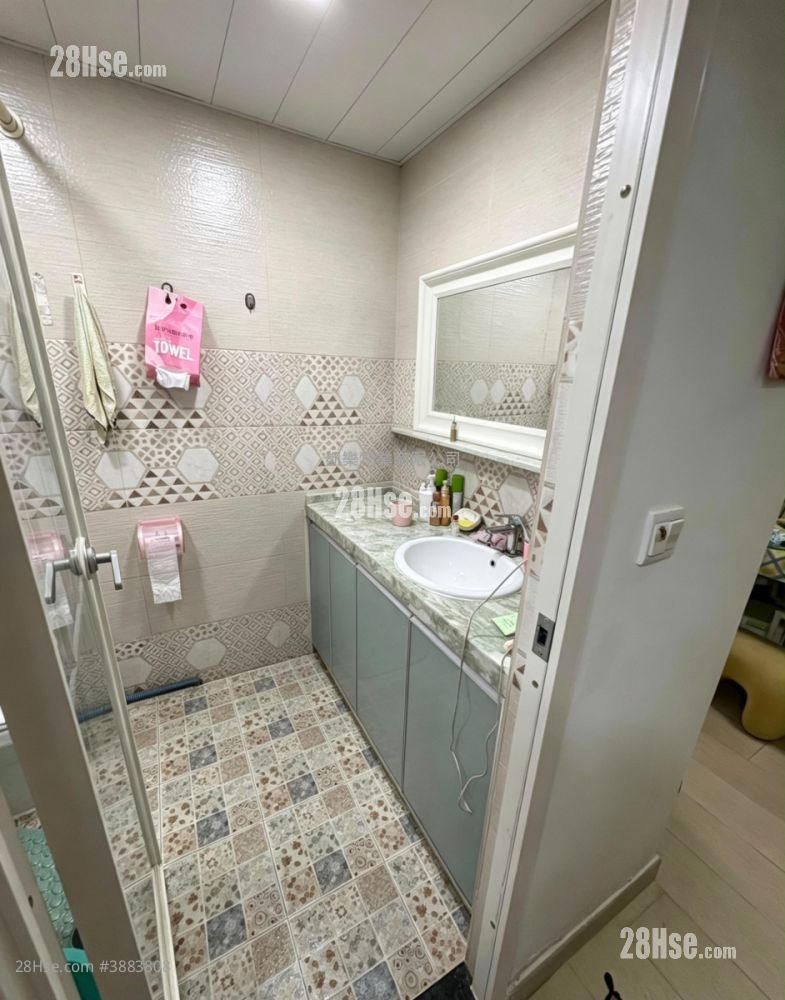 Choi Hing Court Sell 1 Bedroom , 1 Bathroom 368 ft² ( 34.2 m² )