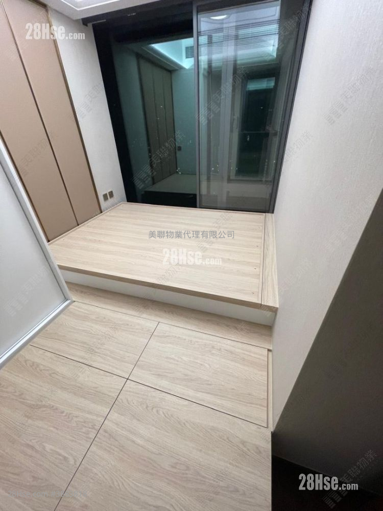 The Vertex Sell 3 Bedrooms , 1 Bathroom 639 ft² ( 59.4 m² )