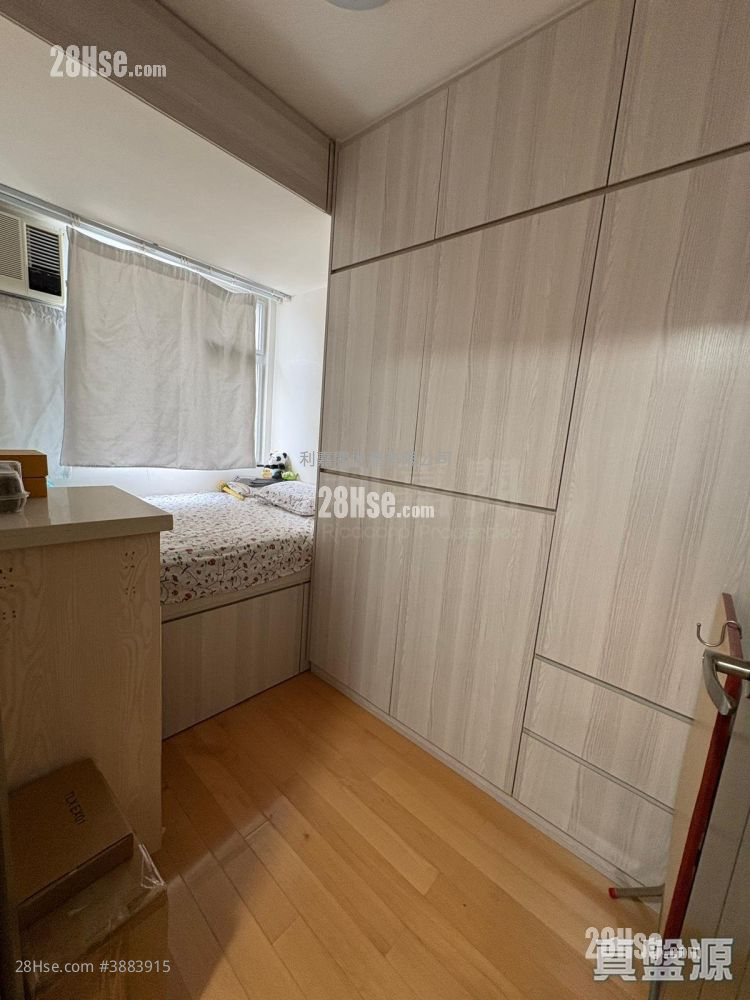 Kam Yuck Building Sell 1 Bedroom , 1 Bathroom 224 ft² ( 20.8 m² )