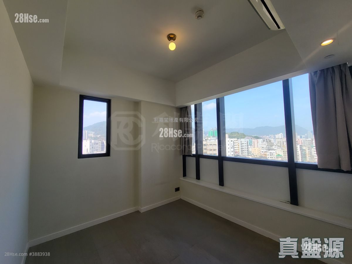Enchantee Sell Studio , 1 Bathroom 177 ft² ( 16.4 m² )