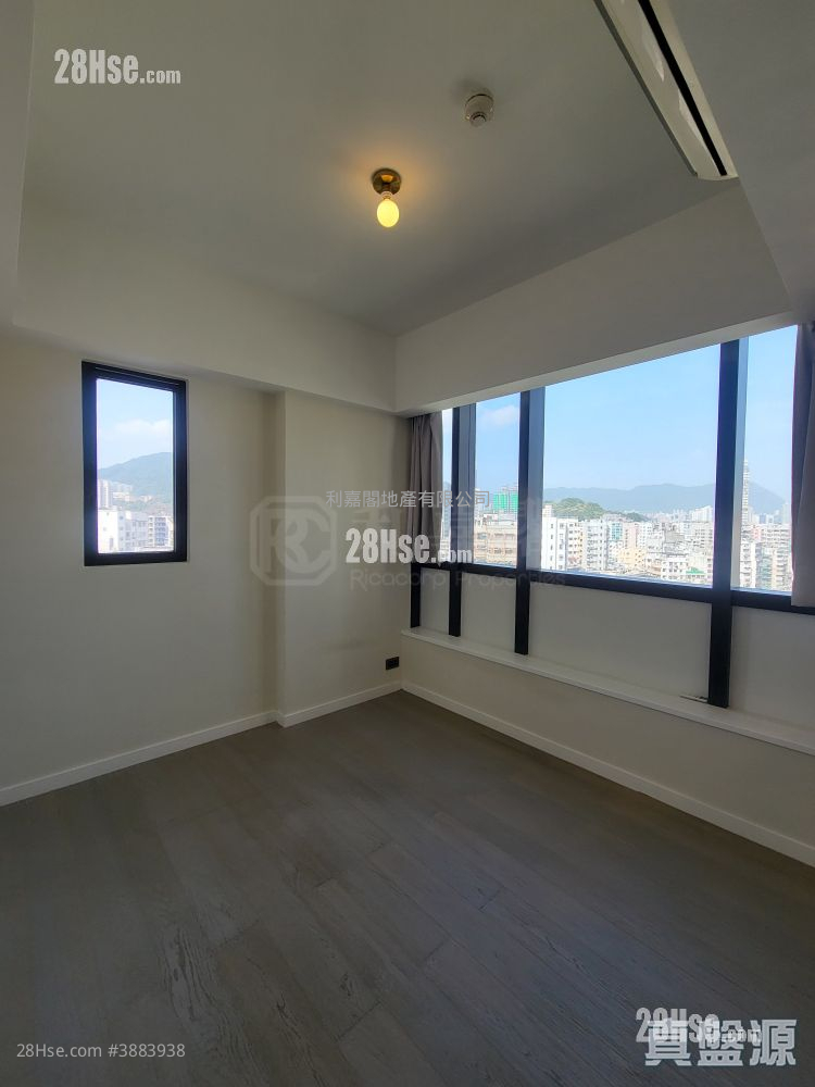 Enchantee Sell Studio , 1 Bathroom 177 ft² ( 16.4 m² )