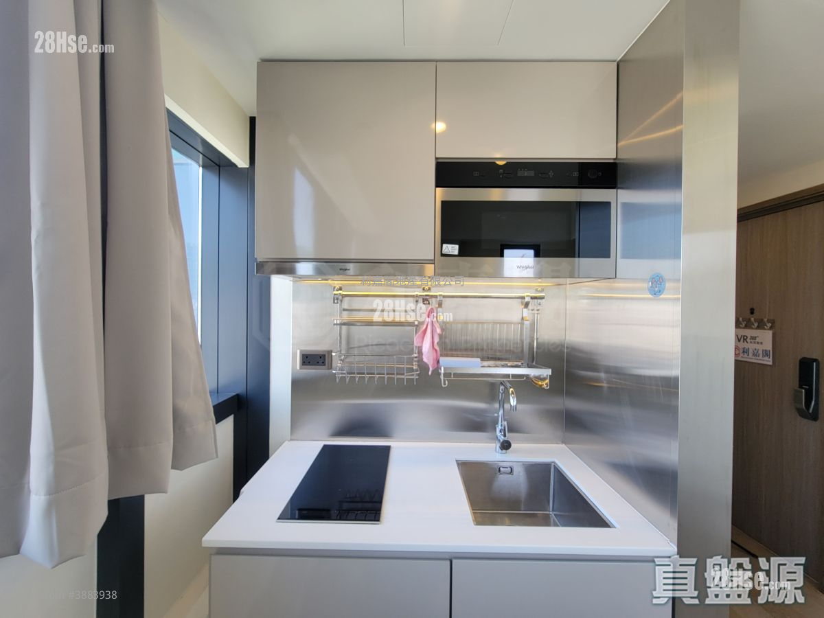 Enchantee Sell Studio , 1 Bathroom 177 ft² ( 16.4 m² )