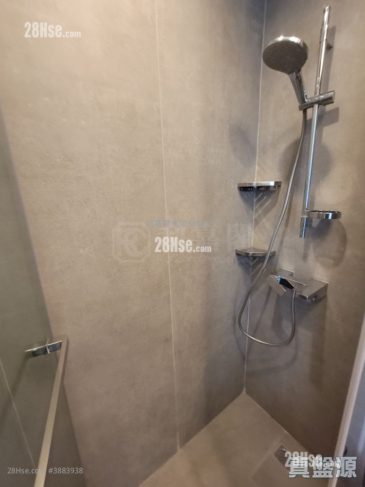 Enchantee Sell Studio , 1 Bathroom 177 ft² ( 16.4 m² )