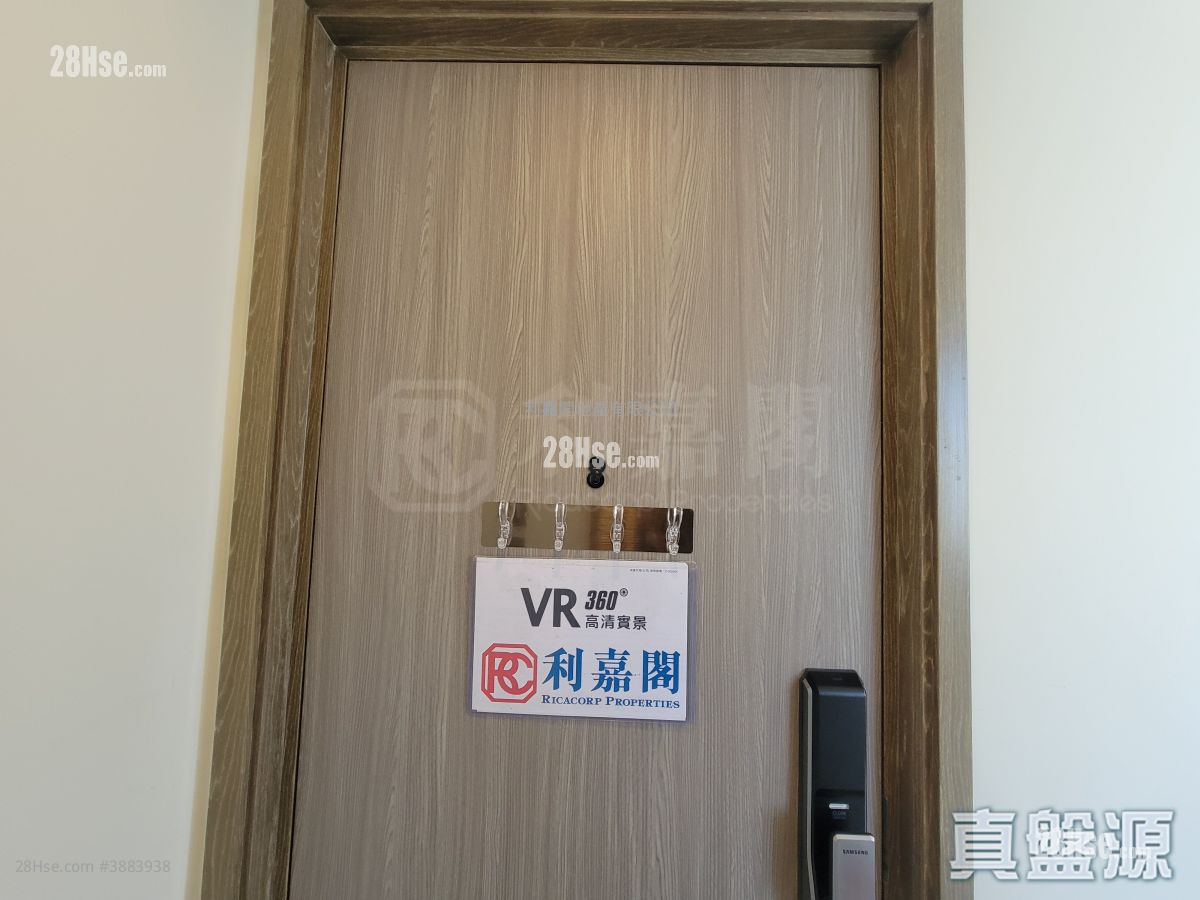 Enchantee Sell Studio , 1 Bathroom 177 ft² ( 16.4 m² )