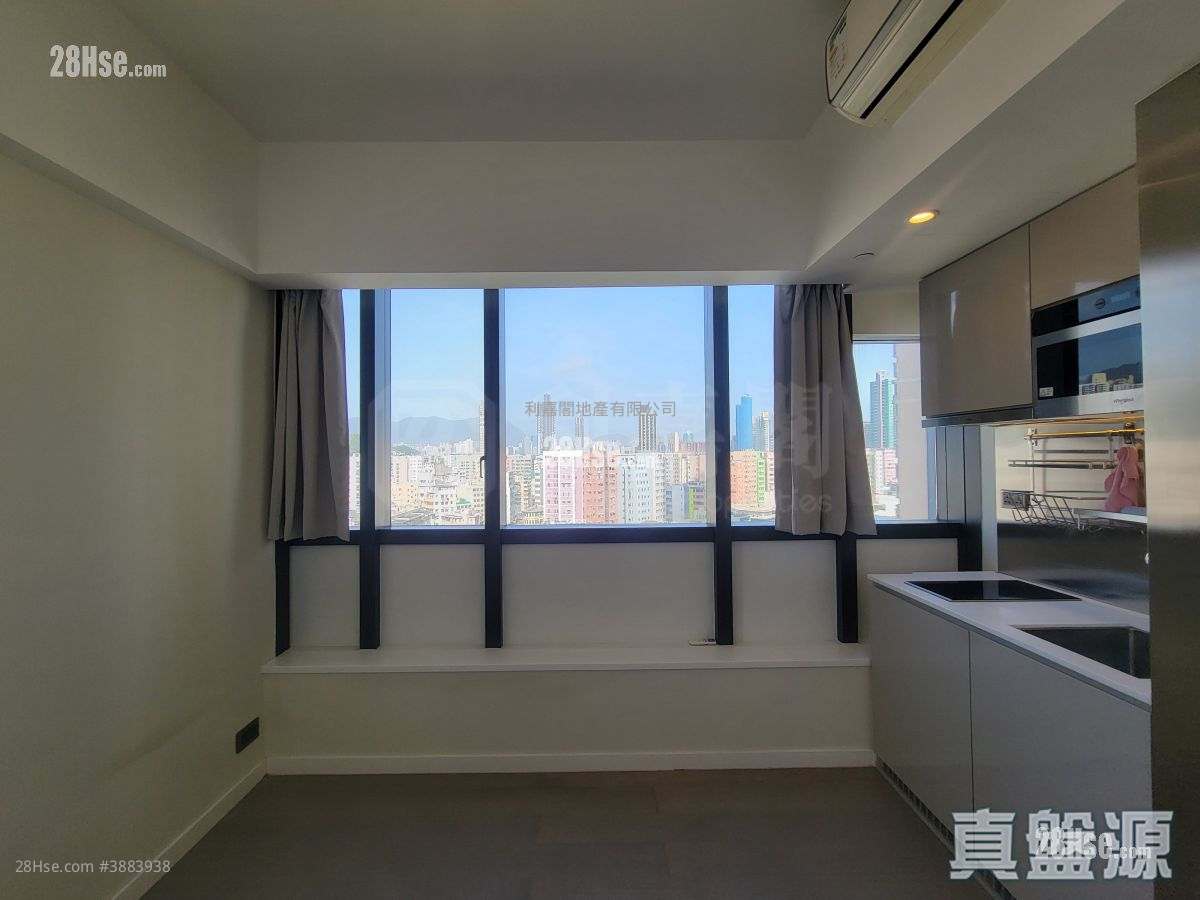 Enchantee Sell Studio , 1 Bathroom 177 ft² ( 16.4 m² )